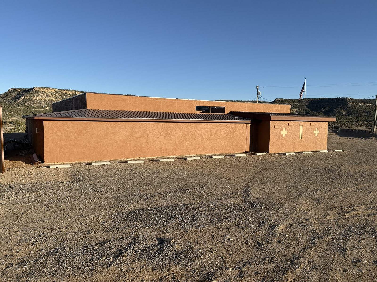 The Cockhouse lodge buildings under the mesa on a clear day